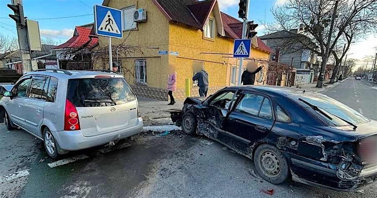 Жесткое столкновение на оживленном перекрестке Измаила: пассажир в больнице