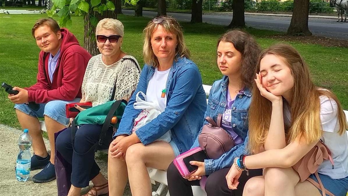 У Корюківці батьки подарували випускникам закордонну подорож