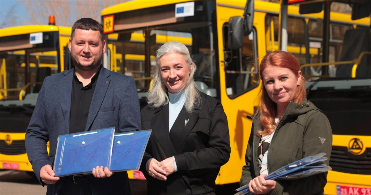 Жмеринська громада отримала ще два шкільні автобуси: безкоштовний проїзд для всіх учнів