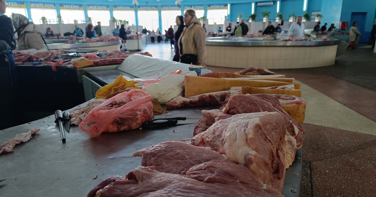 Огляд цін на базарі у Звягелі на початку весни: овочі, м'ясо, риба