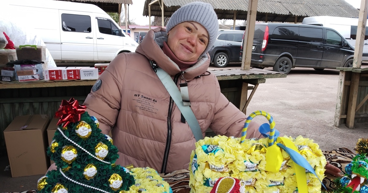 Переяславка Леся Сірик:«Коли чоловік воював, шукала заспокоєння й почала робити подарунки з цукерок»