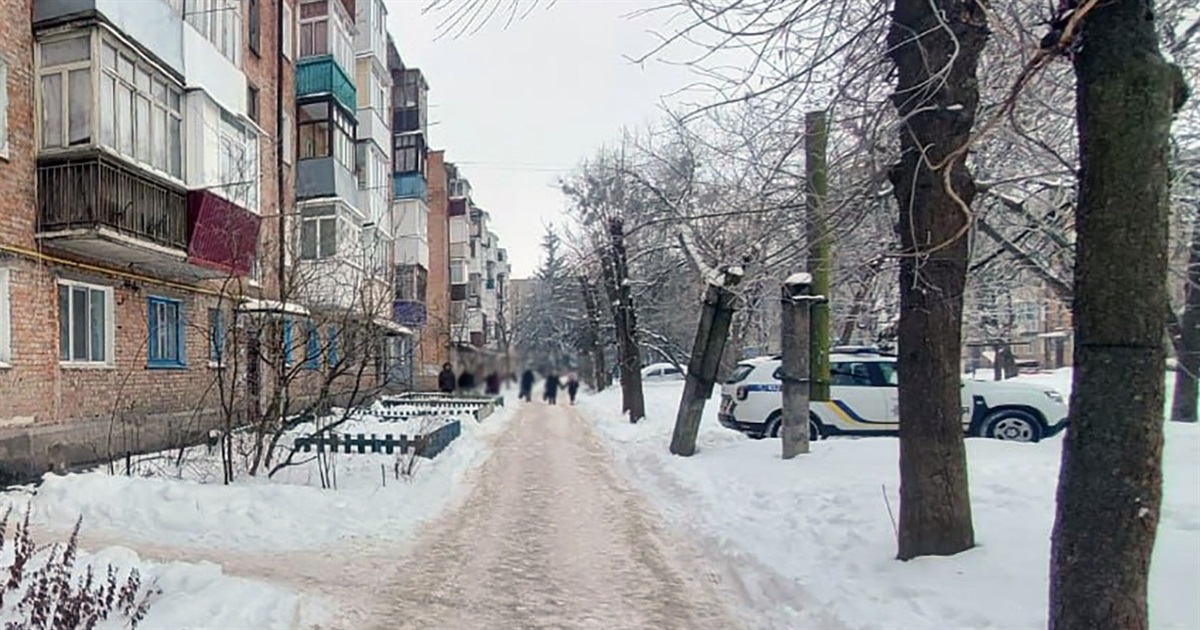 На Житомирщині чоловік посварився з цивільною дружиною та підпалив квартиру в якій були люди