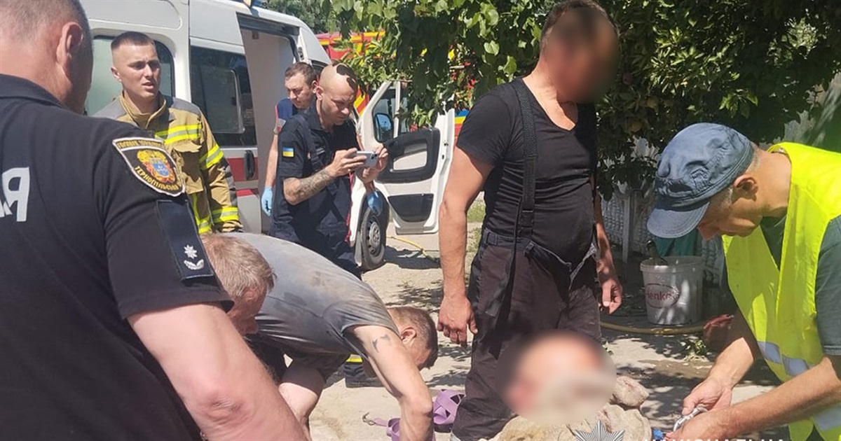 Два смертельних випадки на Чортківщині: один чоловік впав з дерева, на іншого звалилося 20 кг відро