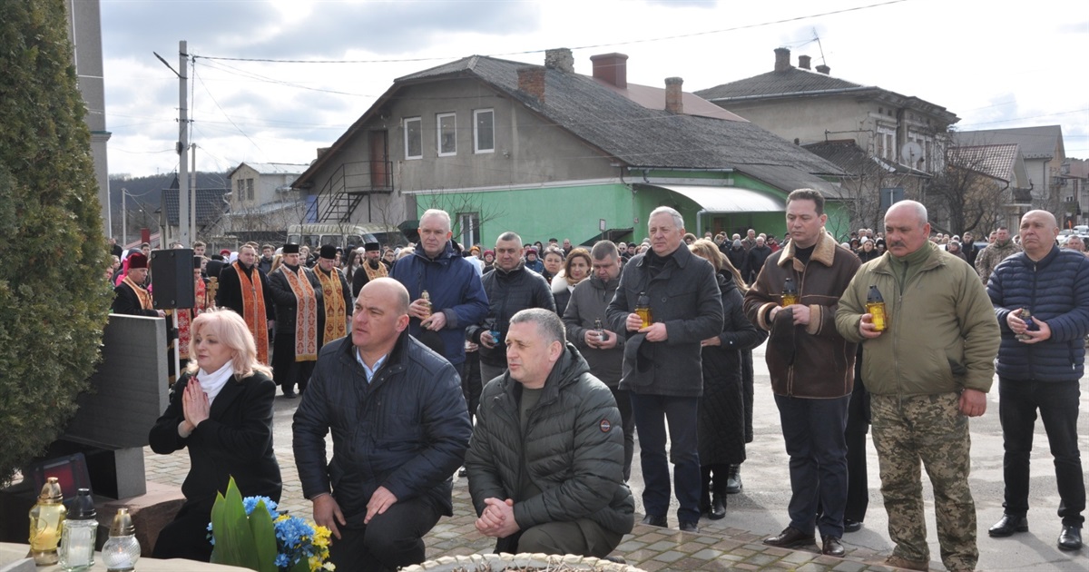 Десять років розстрілу Небесної Сотні: у Чорткові вшанували пам’ять загиблих