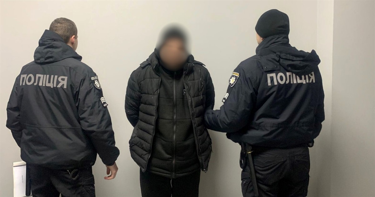 Зґвалтував сусідську дівчинку прямо на дорозі: мешканцю Житомирщини повідомили про підозру