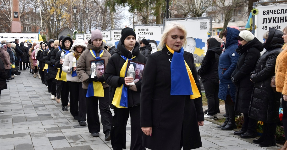 У Сквері пам’яті Звягеля відкрили нові світлини загиблих Героїв