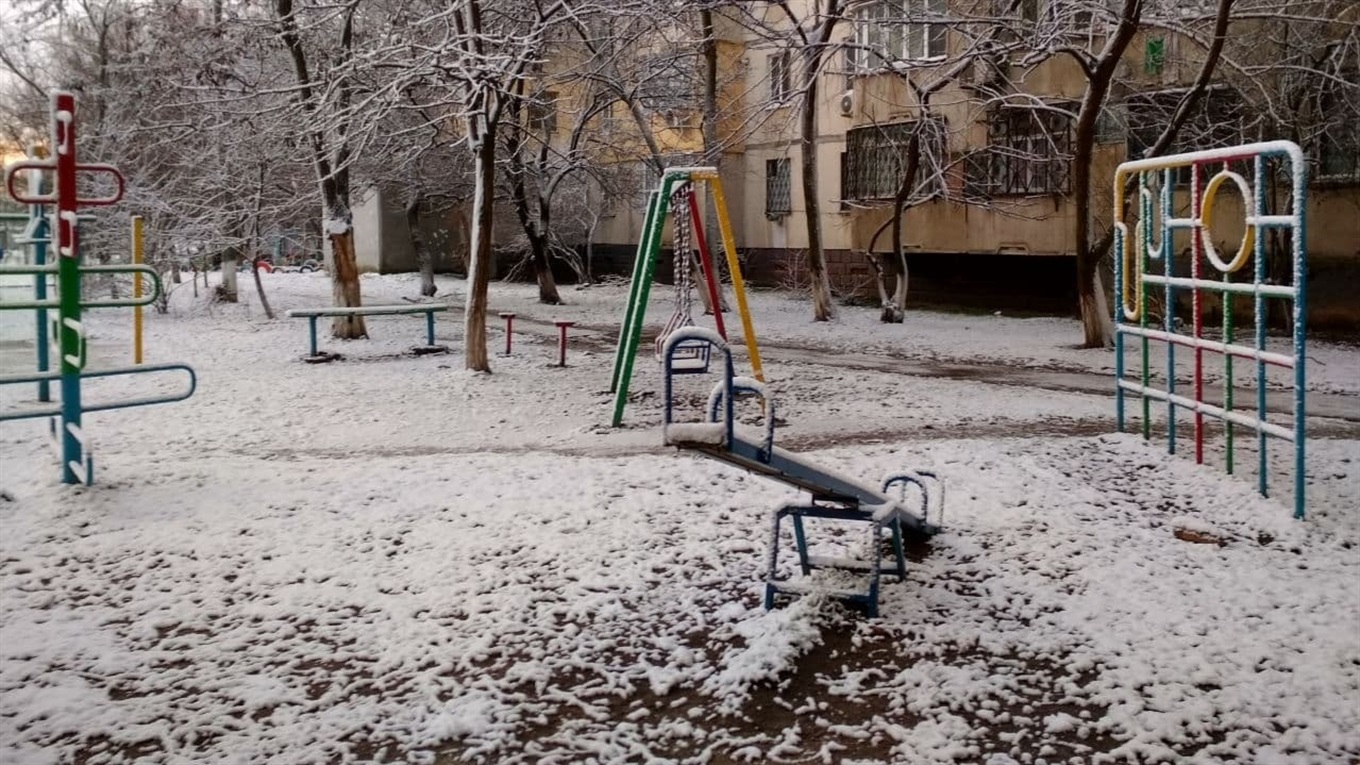 Вітер, ожеледиця, відсутність світла і чудові краєвиди: як зима вдруге прийшла на Херсонщину (фото)