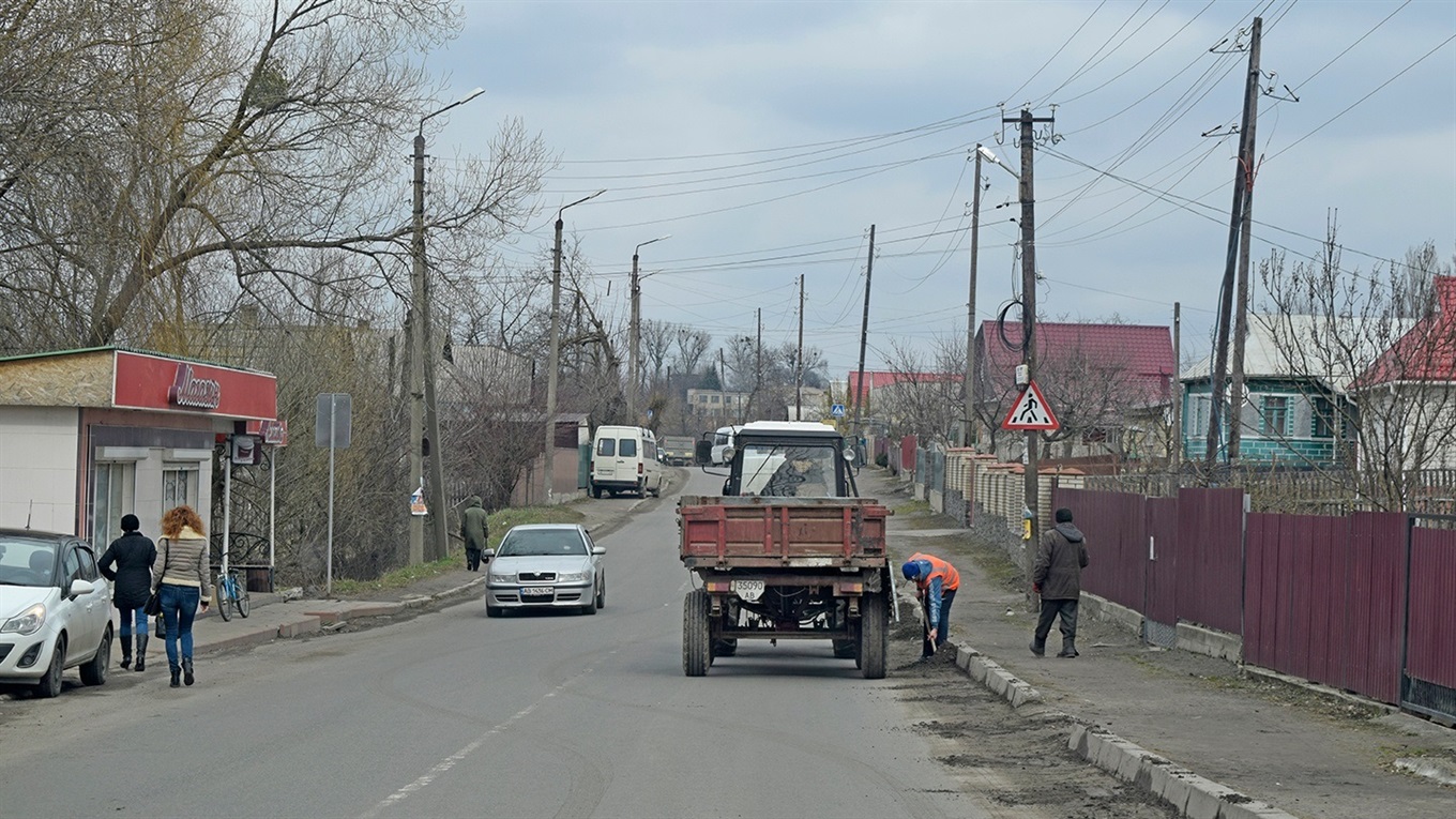 Жмеринка чепуриться після зими: які роботи виконують у сфері ЖКГ