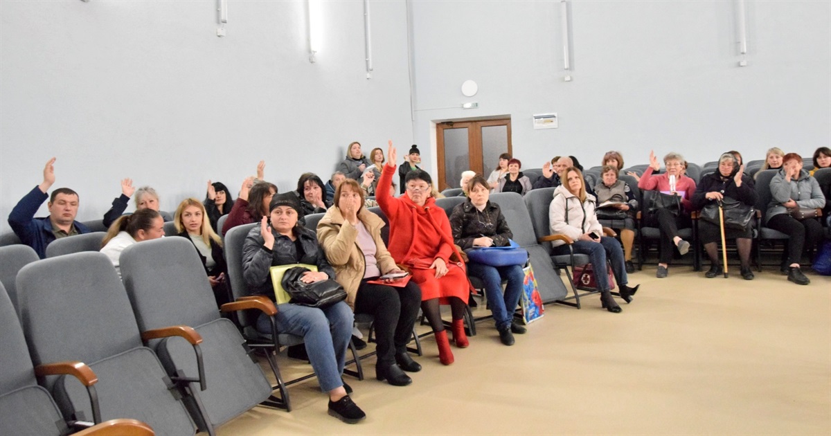 Якою буде алея Героїв у Жмеринці: з родинами загиблих захисників обговорили ескізи