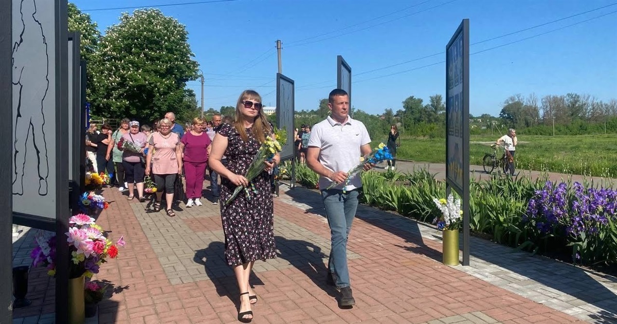 У Миколаївці напередодні Дня Героїв вшанували борців за волю та незалежність України
