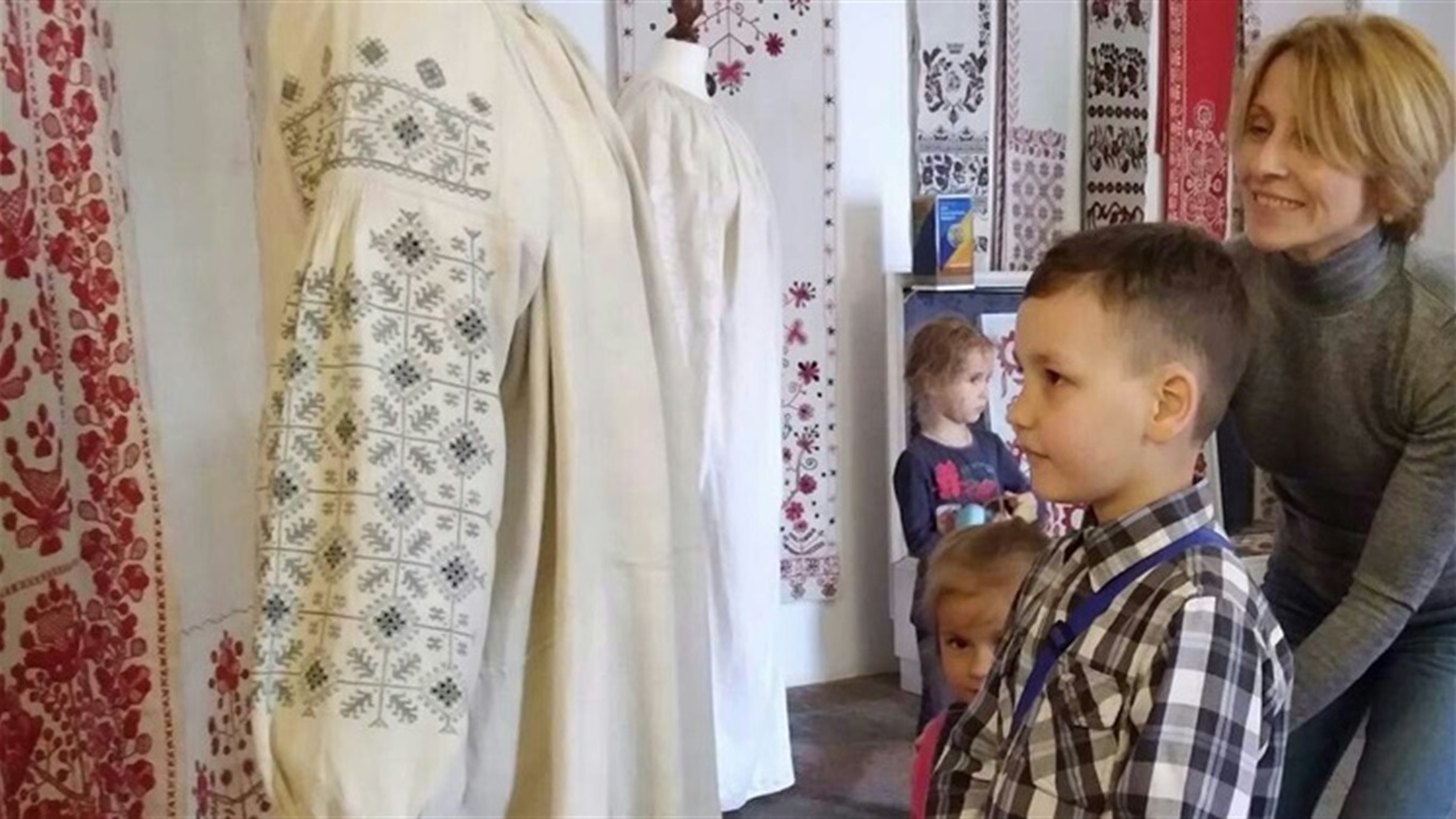 Для унікальної виставки вишивок з Переяслава у «Софії Київській» виділили окремий поверх