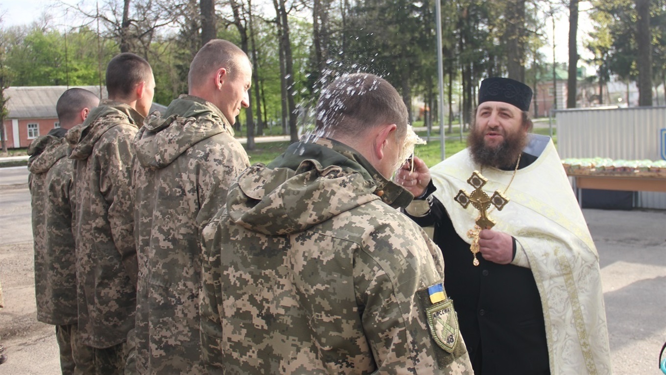 У Калинівці священики вітали воїнів з Великоднем