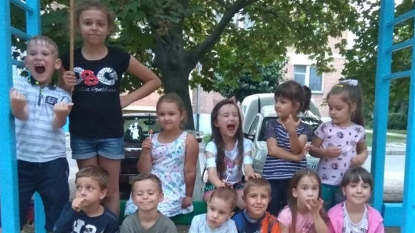 У Болгарському містечку діти не нудьгують: дискотека, ігри, пікніки