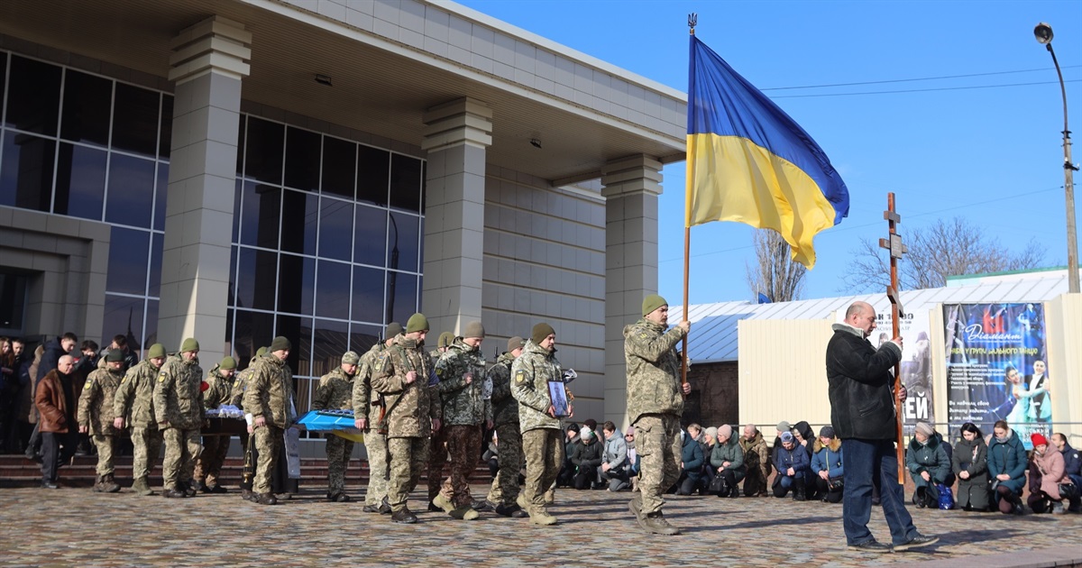 Громада Сміли прощалася із захисником Олександром Штаньком
