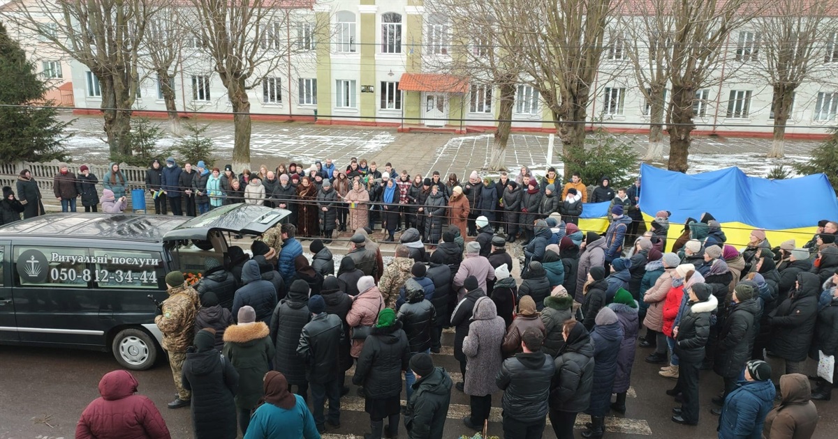 У Киселеві провели в останню путь Героя-захисника Анатолія Філіпчука