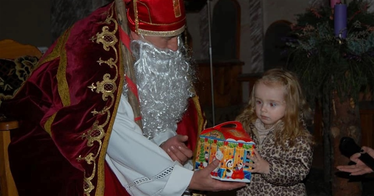 Цифри на вікнах та адвентські віночки: римо-католики Рахівщини готуються до Різдва