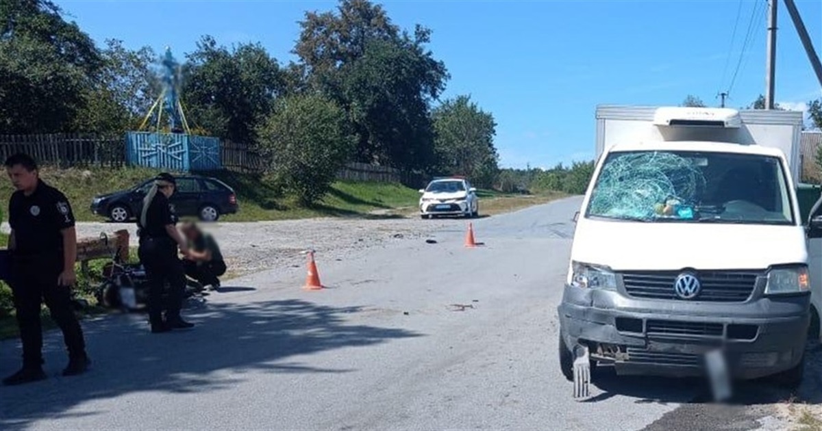 Нетверезий водій мотоцикла та його пасажир постраждали у ДТП на Звягельщині