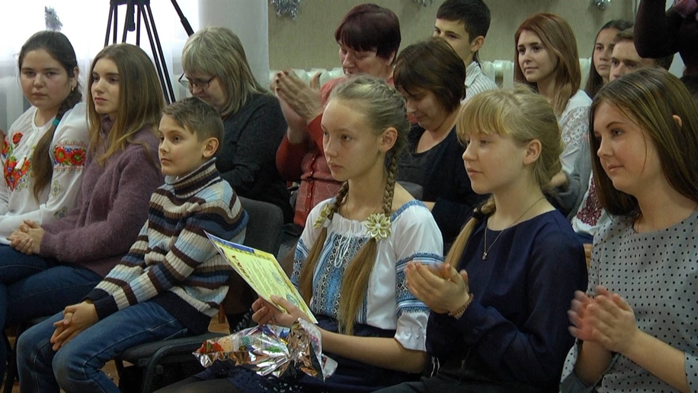 У Сватівському районі в олімпіадах і мовних конкурсах взяли участь 500 учнів. Перемогли 56