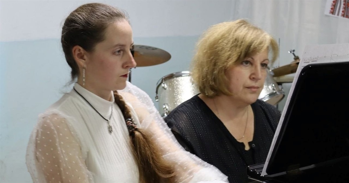 Поезія між акордами: у Старокостянтинові музика і слово злилися в щирий благодійний вечір