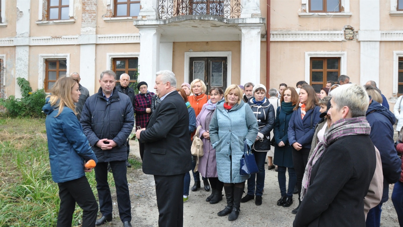 Що буде із Кременецькою школою мистецтв, ремонти і мільйони: батьки запросили канал ICTV