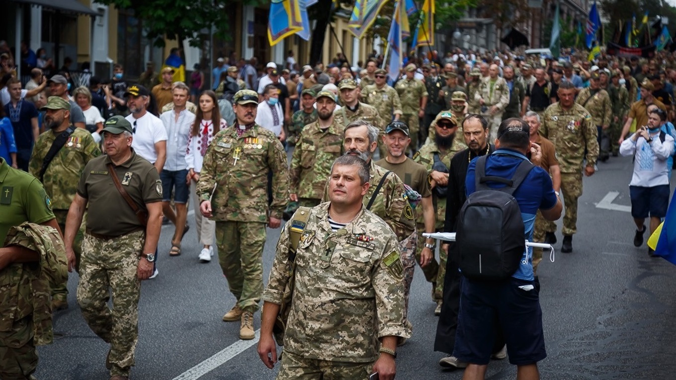 Стяг ветеранської спілки з Володимирця пронесли Хрещатиком на День незалежності України