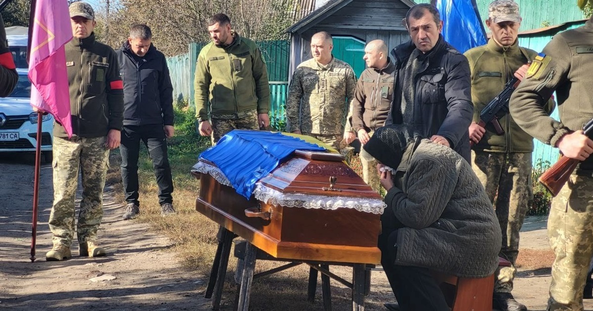 Андрій Постиженко повернувся додому "на щиті" через вісім місяців після загибелі