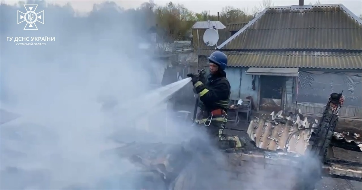 Пожежа в Павлівці: вогнеборці врятували два житлові будинки
