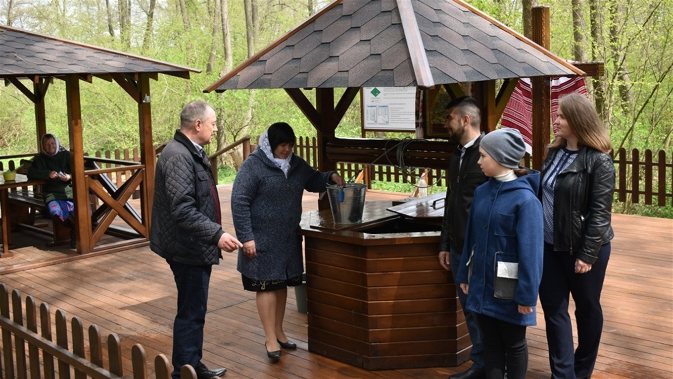 Благодійники оновили стародавню криницю у Горбанях