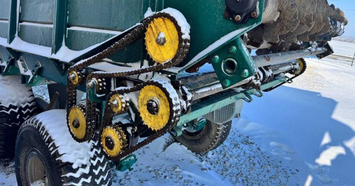 Гноєрозкидач за вигідною ціною: жителя Шепетівщини ошукали аферисти