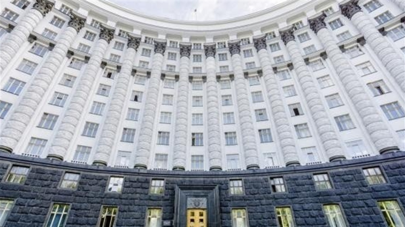 Уряд дозволив роботу СТО, ветлікарень, медичну практику, ремонт техніки,  продаж насіння і кормів
