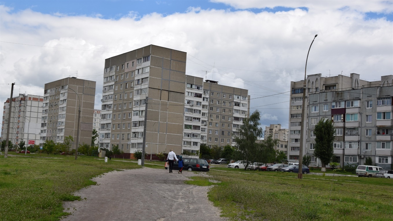 «Хтось гонить горілку, хтось випікає торти на продаж,  а ти – плати!"