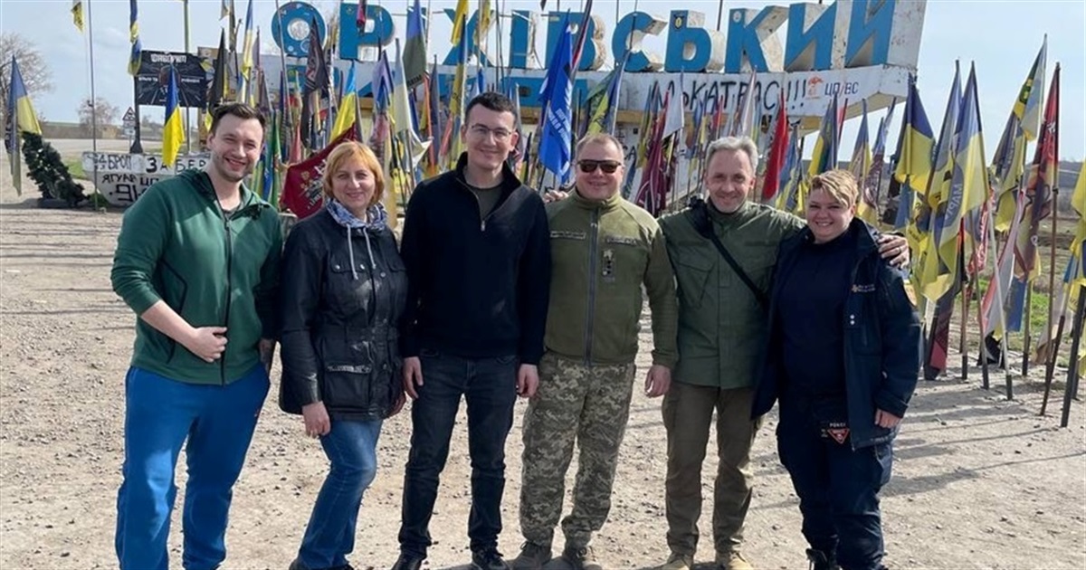 На Оріхівському напрямку зустрілись колеги-журналісти: редактор-воєнкор з Володимирця та голова НСЖУ