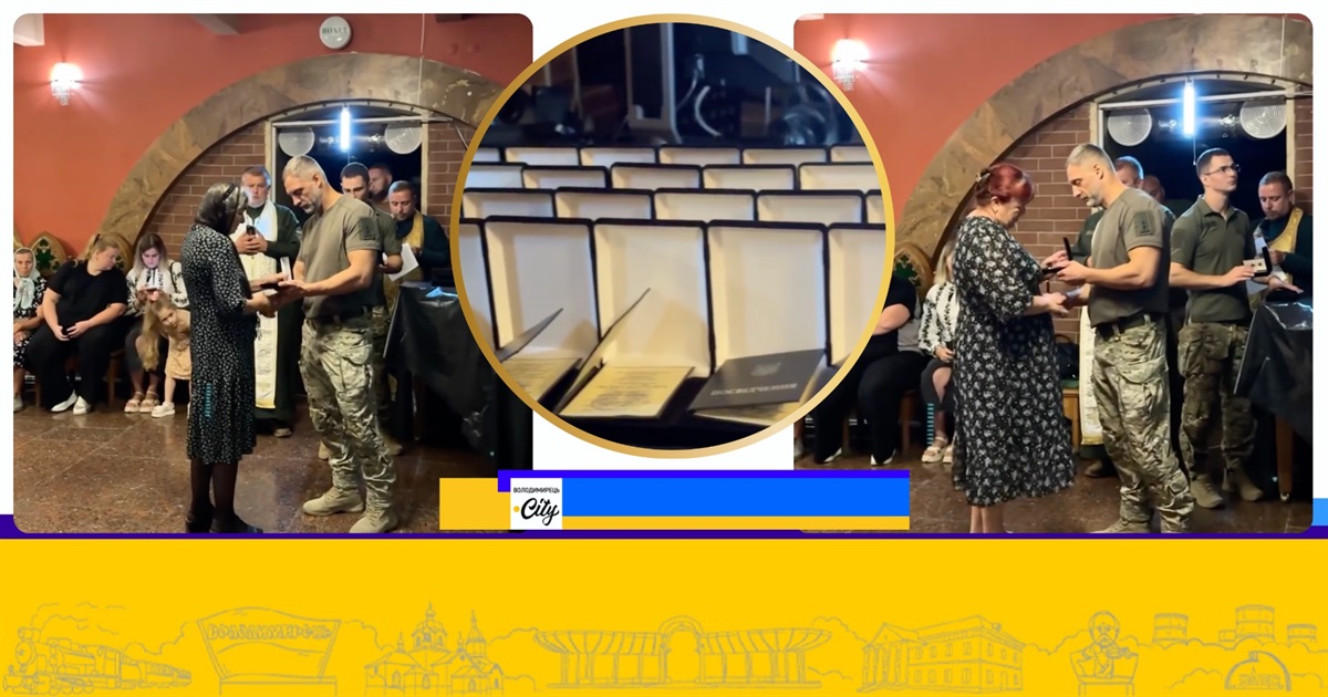 Родинам загиблих воїнів ЗСУ з Вараського району передали відзнаки їх Героїв - ордени