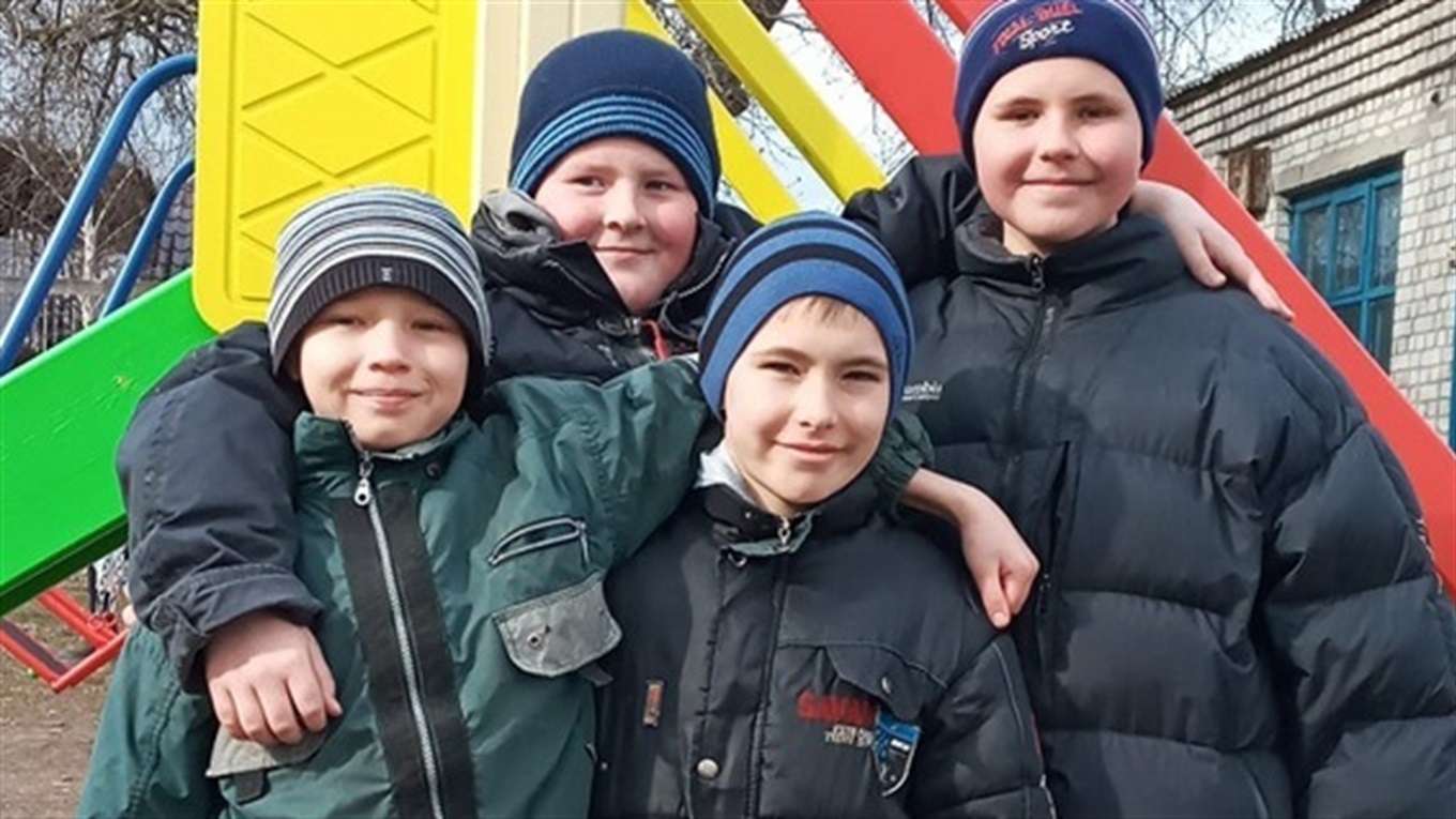 У Виповзках школярі самостійно опікуються дитячим майданчиком