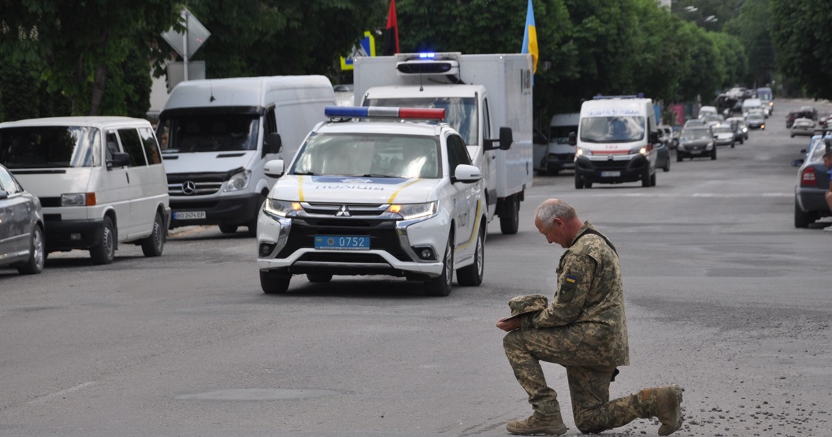 У День Героїв Чортків зустрів останки воїна, загиблого у серпні 2023-го