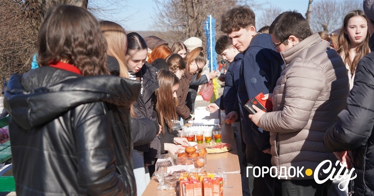 У Городоцькому ліцеї №1 восьмикласники провели благодійний ярмарок на підтримку ЗСУ