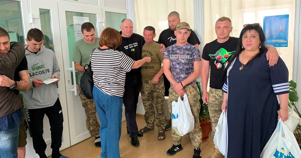 Рідні загиблих Героїв у Пасхальний тиждень відвідали в лікарні наших Захисників