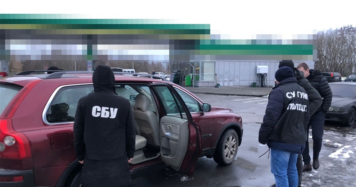 Ввозив автівки з-за кордону для потреб ЗСУ і продавав звичайним людям: "благодійника" викрили