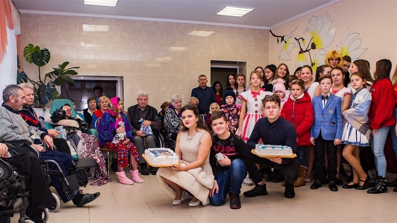 Молоді калинівчани провели благодійну акцію для літніх людей