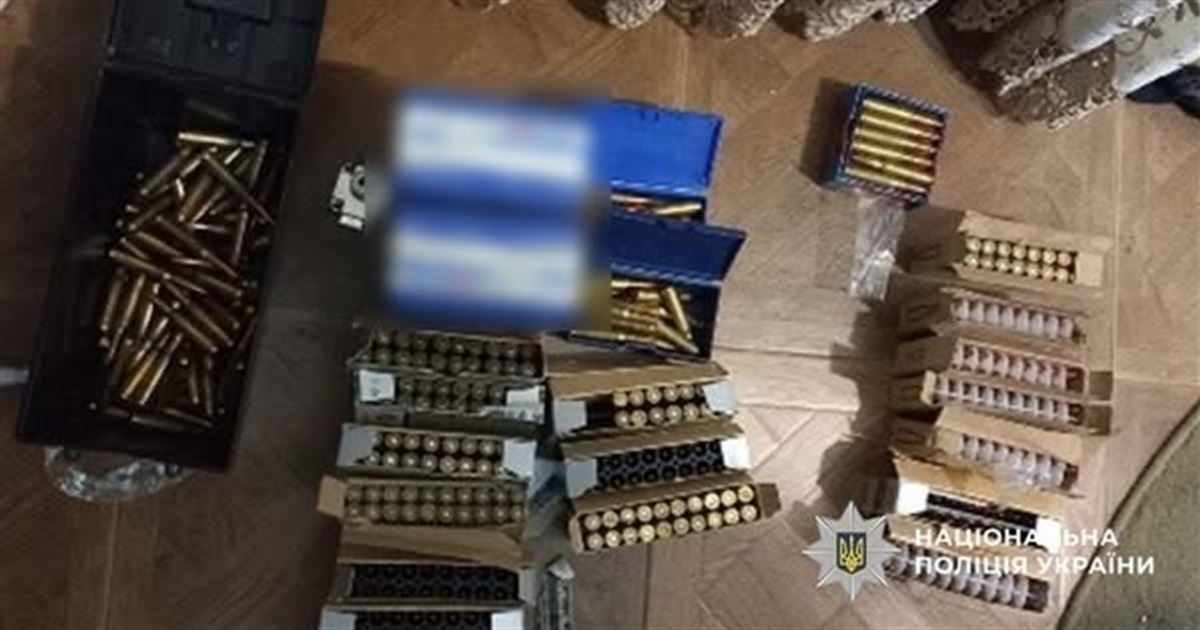 Оперативники викрили жителя Лужан та жителя Мамаївців, які незаконно зберігали зброю та боєприпаси