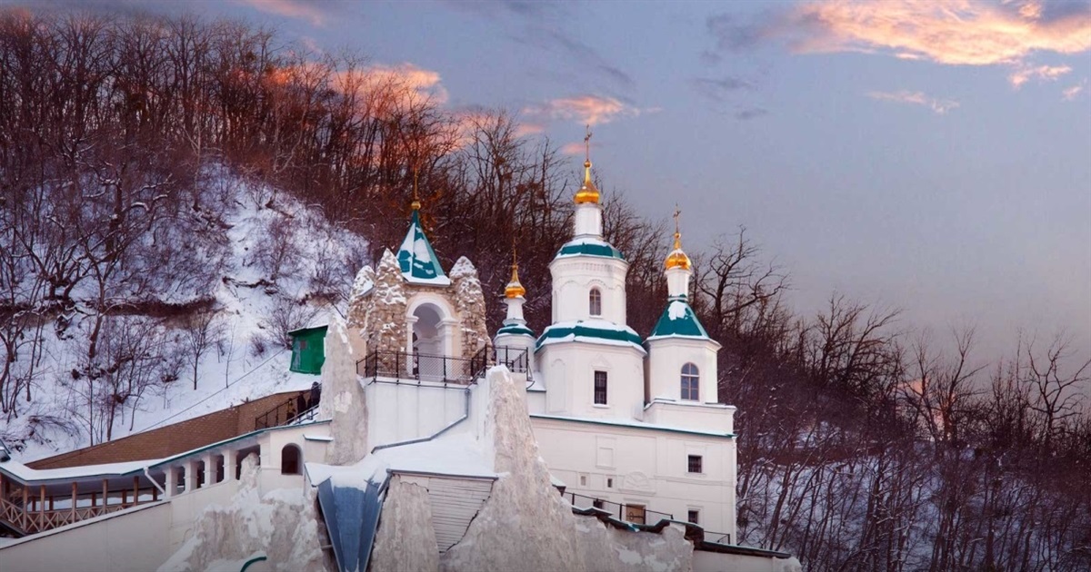 Держтуризм радить Святогірськ для зимового відпочинку. Ось ще 4 класні напрямки для цього сезону