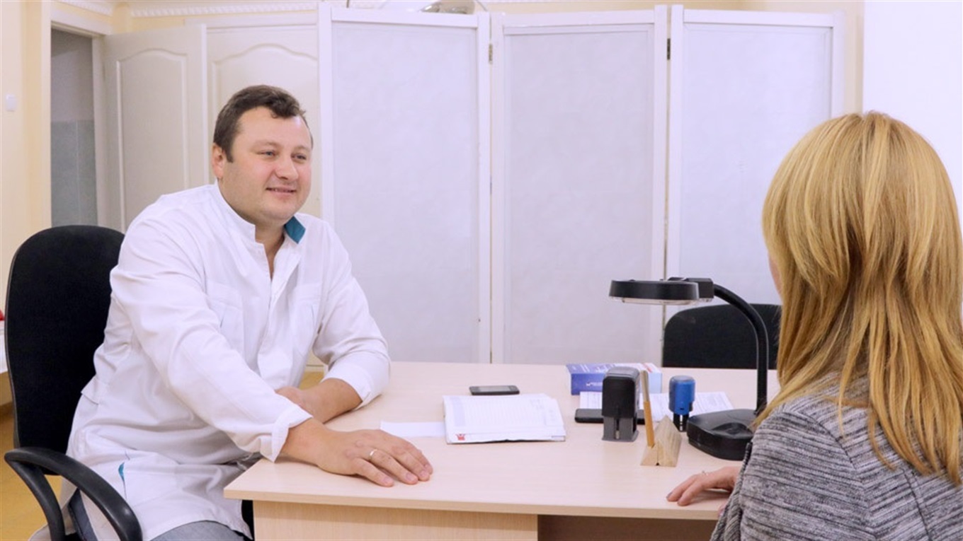 І в кабінеті, і поза ним: один день із життя хірурга Костянтина П’ятковського 