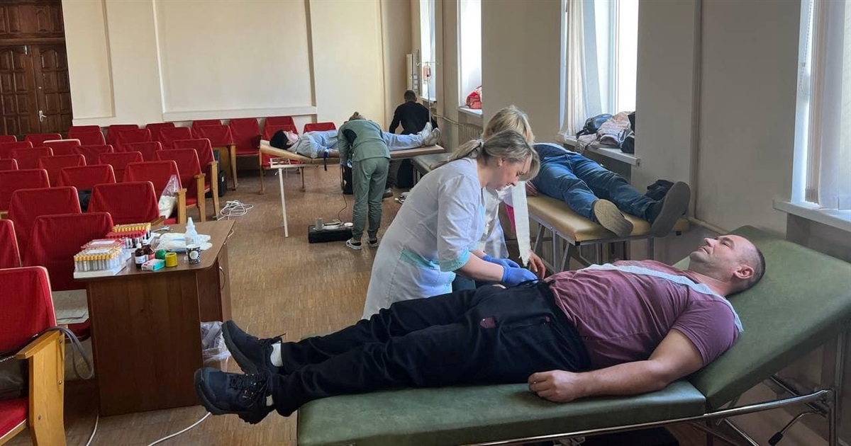 Близько сотні жителів Звягеля пожертвували майже 40 літрів власної крові, ставши донорами