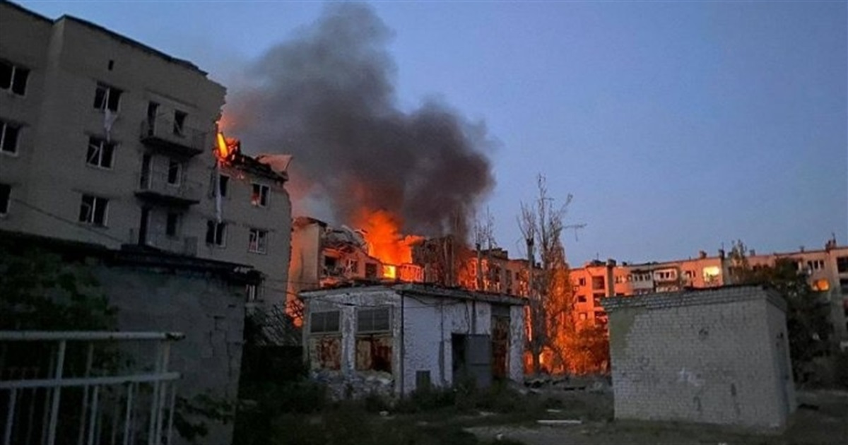 У Покровську жінка тренується на біговій доріжці між обстрілами. Відео з безпілотника