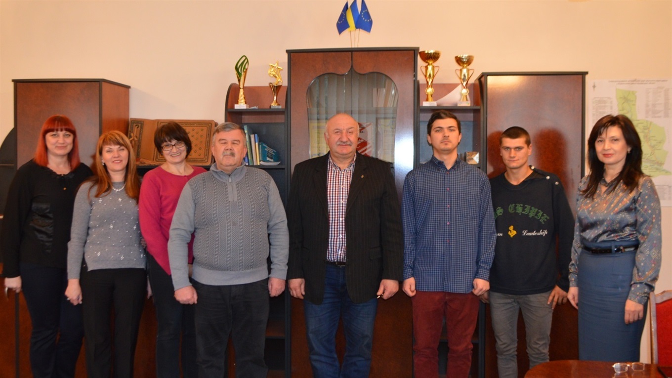 Двом сиротам з Кіцманського району за бюджетні кошти придбали житло