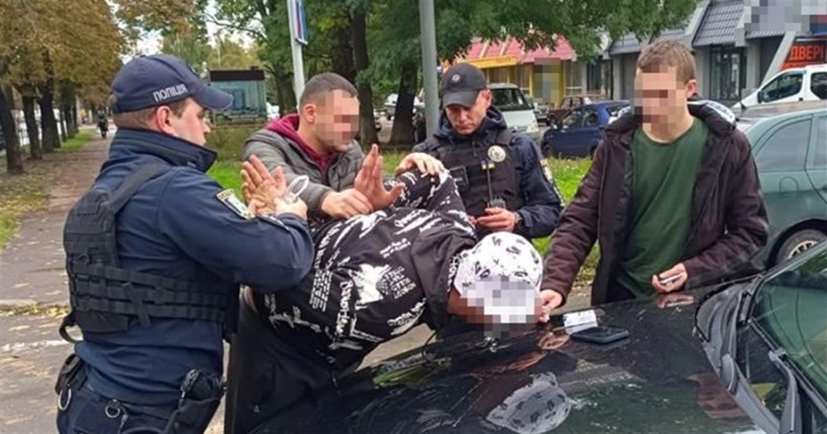 В Яруні 18-річний хлопець вкрав у батьків друга сейф з понад трьома мільйонами гривень