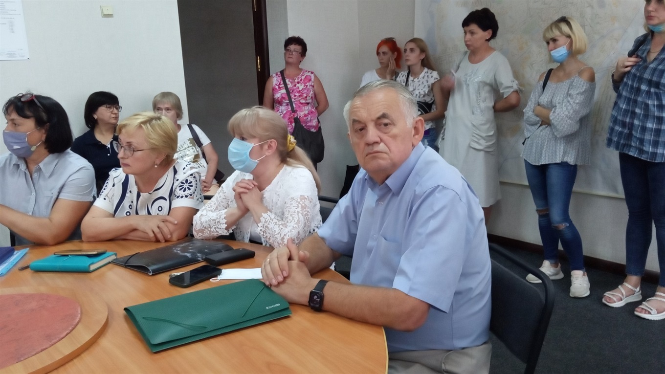 Медики Славянска два месяца не получают зарплату. Экс-министр назвал это местью. Что происходит?