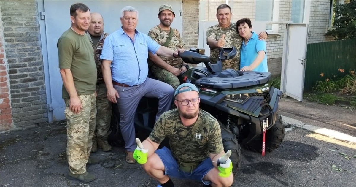 Очільники двох громад Переяславщини відвезли на фронт бійцям тероборони квадроцикл