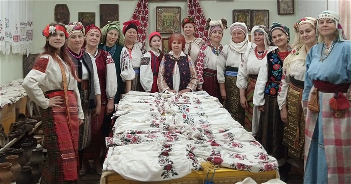 У музеї села Стайки Ржищівської МТГ презентували унікальну колекцію українських сорочок