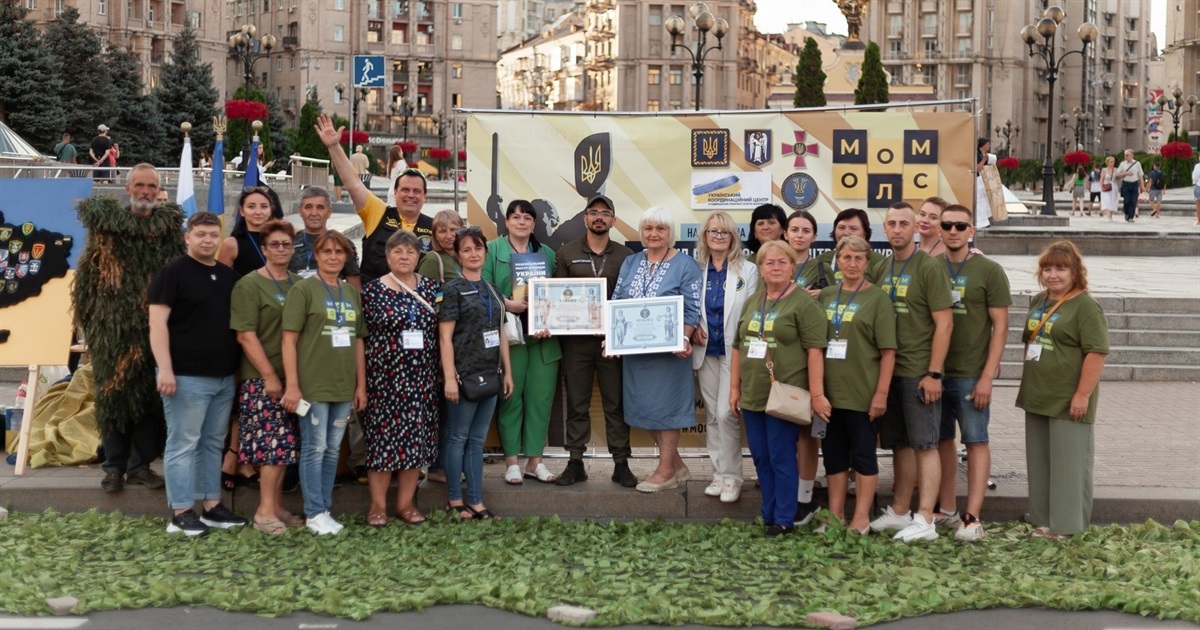 Волонтери з Миколаївщини встановили рекорд України із найбільшою маскувальною сіткою
